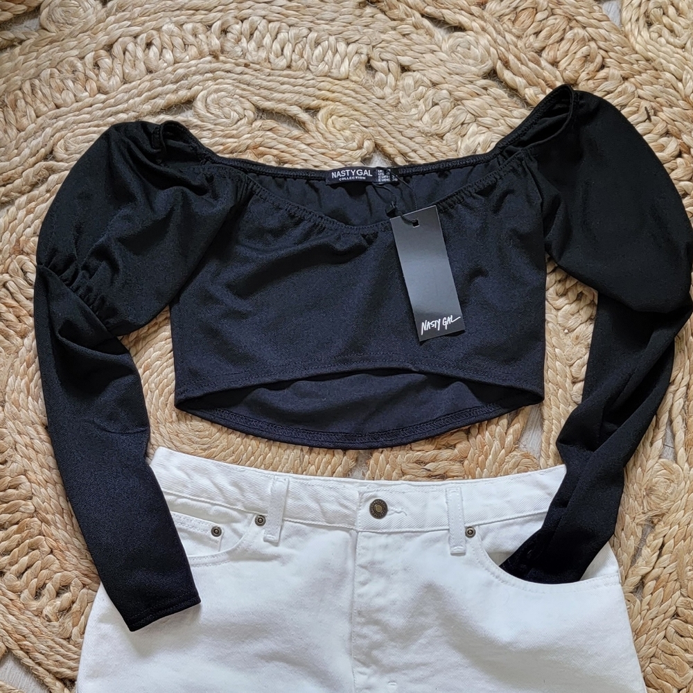 Crop top with Puff sleeve Nasty Gal